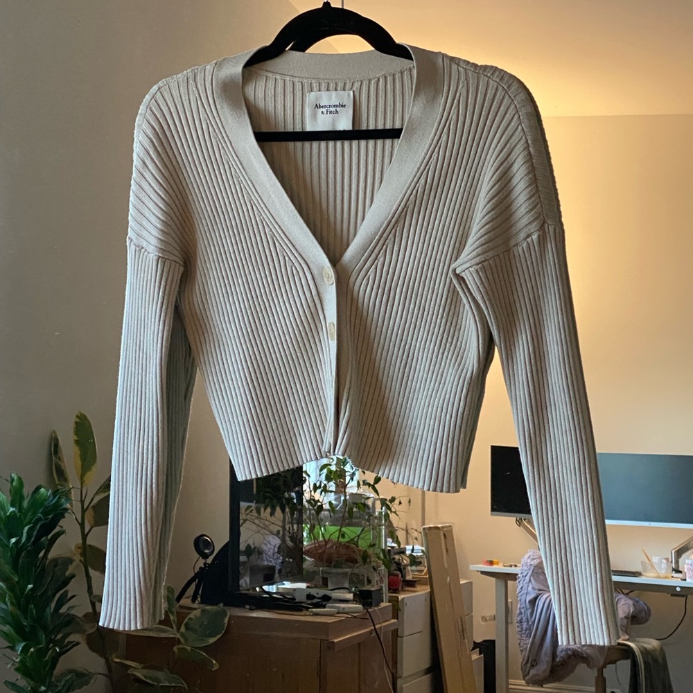 Abercrombie and Fitch ribbed cream cropped cardigan